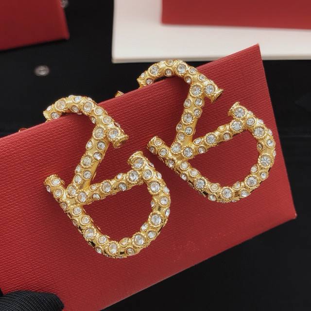 Ved0282 Large Valenti*O Latest Design Diamond-Studded Earring, Zp Brass Material