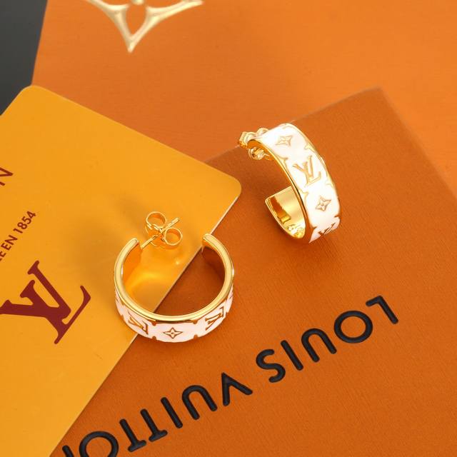 Celine Preclous New Arrival Bracelet Simple And Fashionable Design, Consistent W