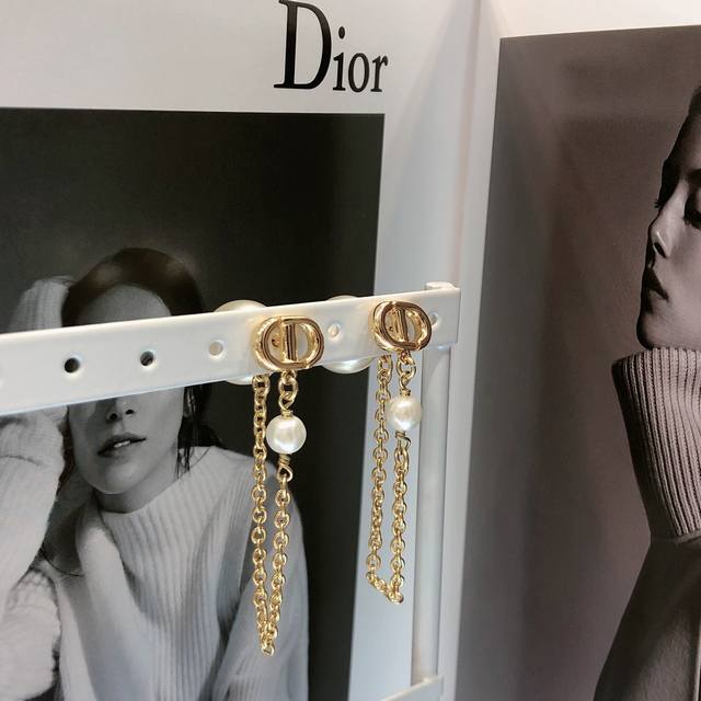 Dior Dior New Earring Design: Simple, Elegant, And Fashionable. Luxurious Yet Un