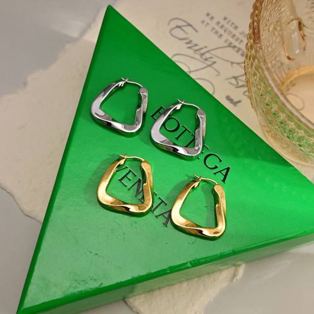 Bottega Veneta New Triangle Earrings Unique Design, Bold Bv Personality, Redefin
