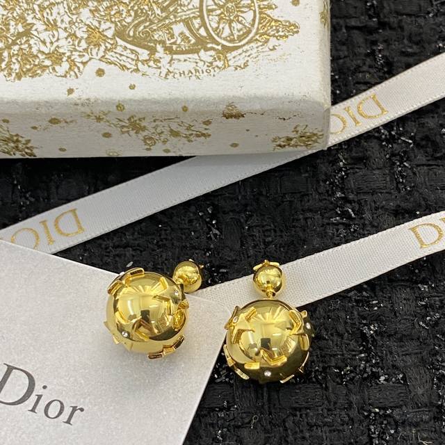 Code E2010 Dior Ear Studs, A Hot-Selling New Arrival. Dior Metal Double Ball Ear