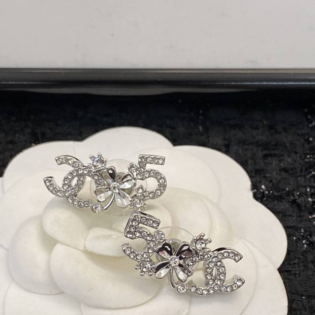 Code E2006 Chanel Earrings, Best-Selling Style Now Available, Consistent With Zp