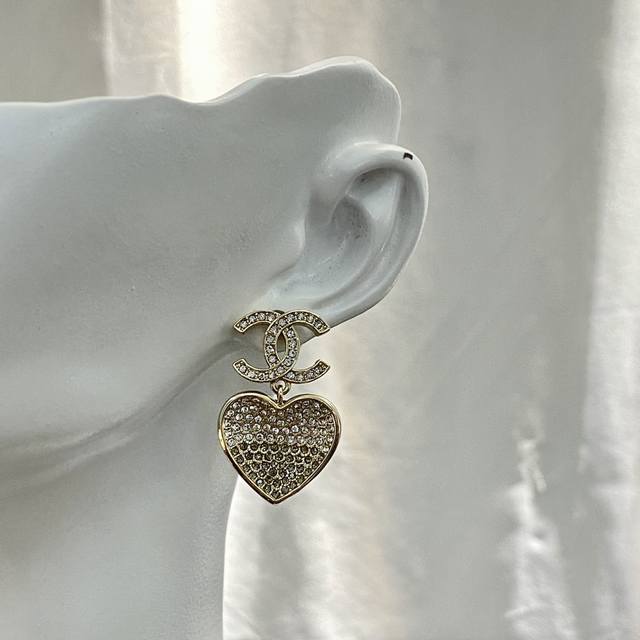 Code E1997 Chanel Ear Studs, Best-Selling Style, Newly Released, Consistent With
