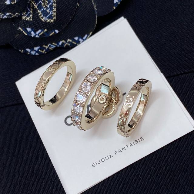 Three-Piece Set At An Unbeatable Price, High Quality, Details As Shown. The Thre
