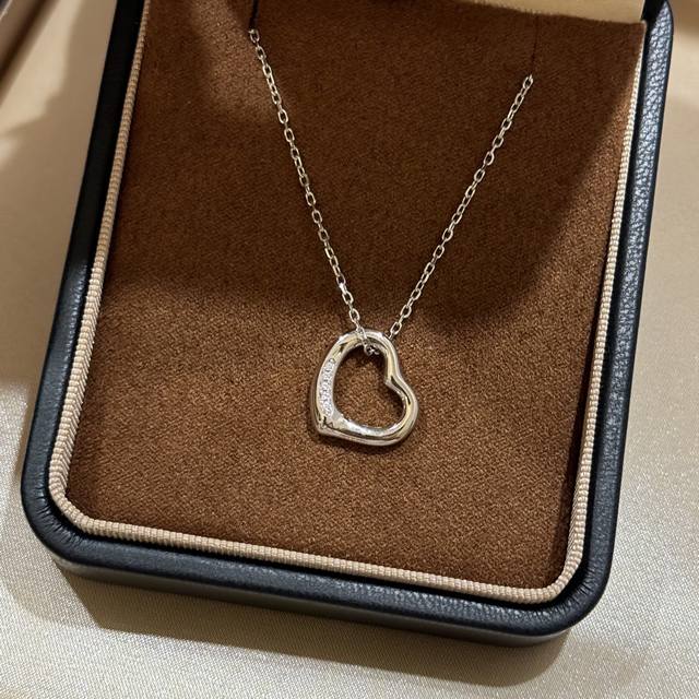 A4168 New Design, Heart-Shaped, Five-Diamond Necklace, S925 Pure Silver Material