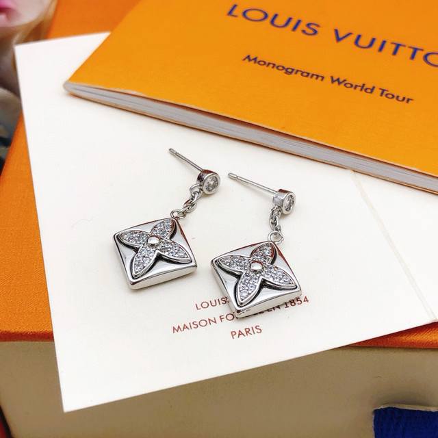 Model No. Led0288 Lv*Latest Rose Gold White Pearl Earrings, Zinc-Plated Brass Ma