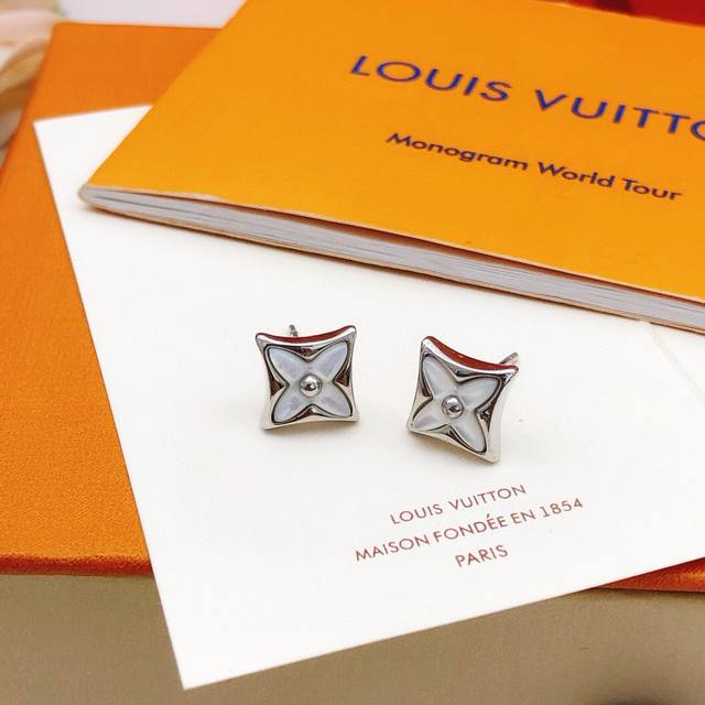 Model No. Led0287 Lv*Latest White White Mother-Of-Pearl Earrings, Zp Brass Mater