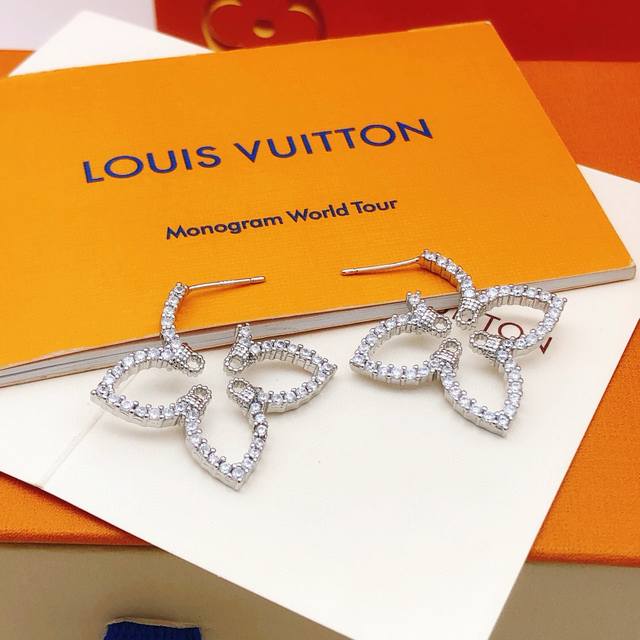 Id Led0276 Lv*Latest Style Plum Blossom Diamond-Studded Earrings, Zp Brass Mater