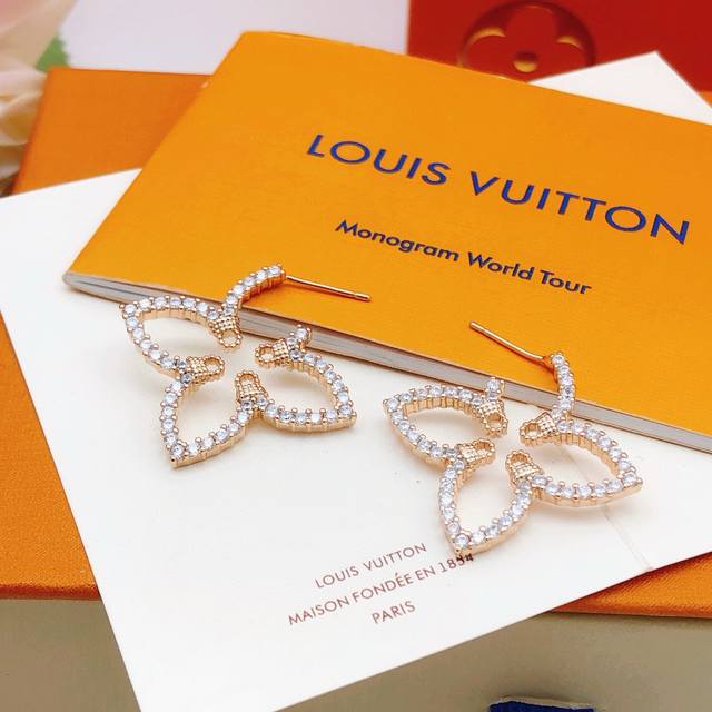 Model No. Led0275 Lv*Latest Rose Gold Diamond-Studded Plum Blossom Earrings, Zp