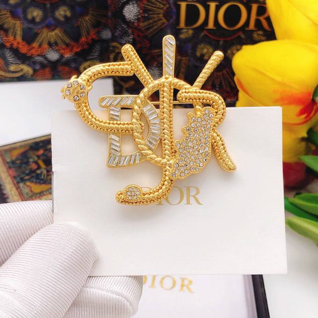 Code Dxz0030 Dior Cd Brooch, A Favorite Of Top-Tier Brands, Retro Metal Finish,