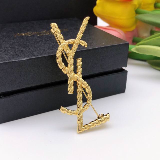 Id Yxz0021 Saint Laurent Brooch Classic New Arrival Antique Gold Brass Material