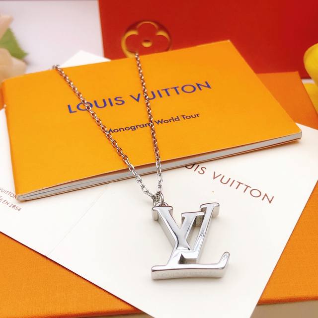 Lxl0091 Lv*Latest Style Silver Letter Necklace, Consistent Zp Brass Material