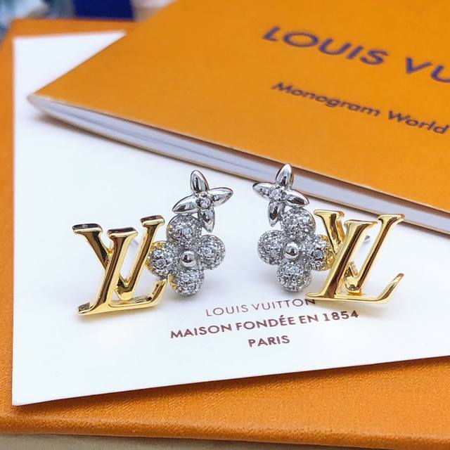 Model No. Led0130 Lv*Latest Style Gold And Silver Color Matching Ear Studs, Zp B