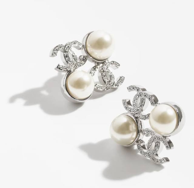 Chanel 25S Square Letter Pearl Stud Earrings Chanel 25S Summer New Release, This