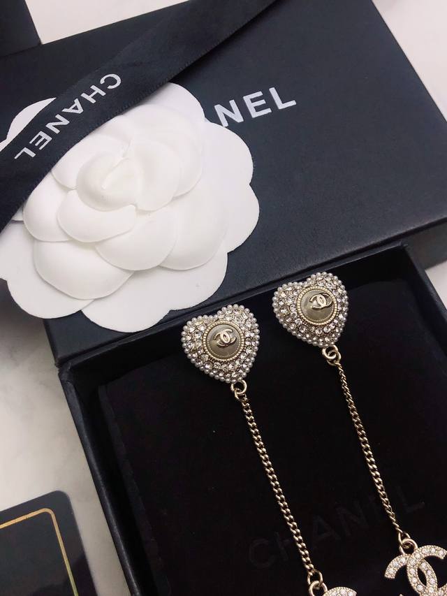 New Chanel Earrings. Chanel's New Pearl Earrings Are A Bestseller! This Is The H