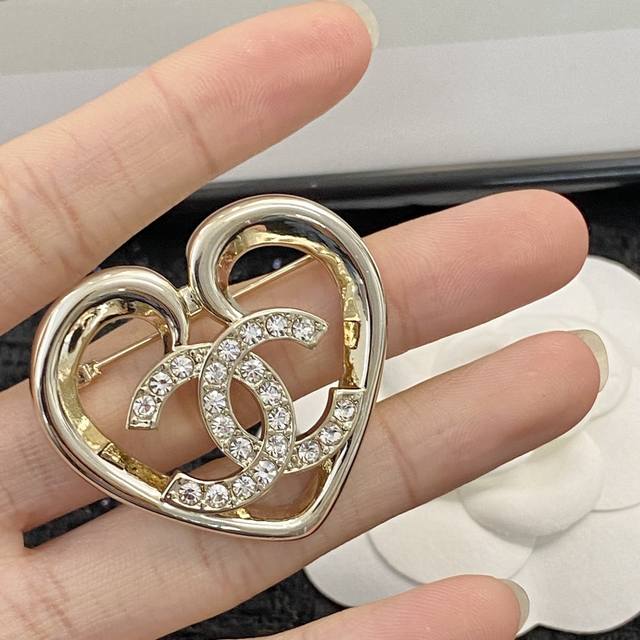 Code A496 Chanel Brooch Bestseller Newly Launched High-End Customization Consist
