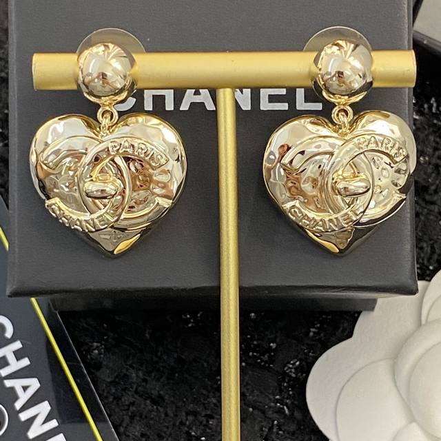 Code E1981 Chanel Ear Studs, Hot-Selling New Arrivals Chanel 22A Vintage Metal H