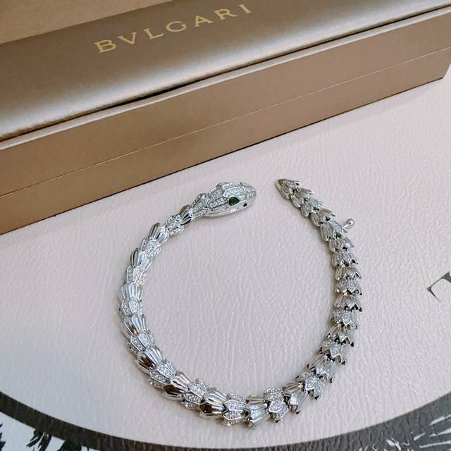 Bulgari Bracelet In V Gold. Bvlgari Divas' Dream Series, Flawless Condition, Imp