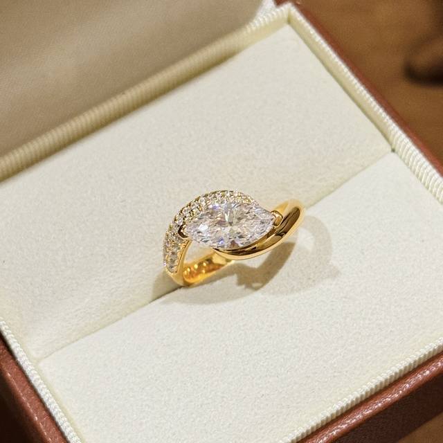 A5824 Independent Designer New Arrival Marquee Eye Twisted Half-Diamond Ring Des
