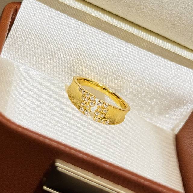 A5830 Independent Designer Collection, Trending In The Fashion Circle, Exquisite