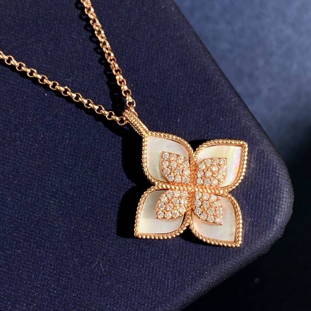 Exclusive New Arrival Restock. Rose Gold. Roberto Coin Keying. Four-Petal Flower