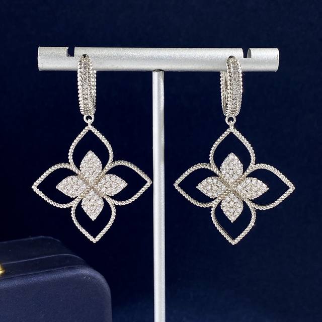 New Roberto Coin Openwork Earrings Roberto Coin Keying Four-Petaled Flower Four-