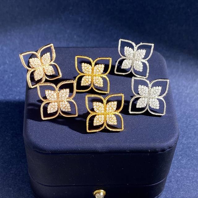 New Roberto Coin Open-Ear Studs Roberto Coin Keying Four-Petal Flower, Four-Leaf