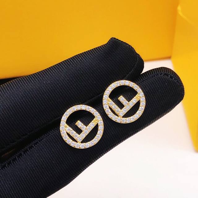 Id Fded0026 Fendi Round Diamond-Studded Earrings