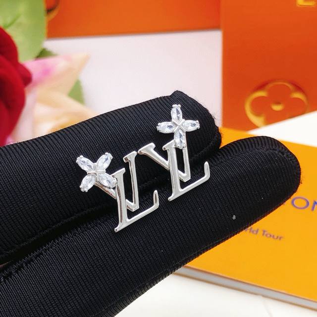 Model No. Led0257 Lv*Latest Silver Diamond-Studded Horse Eye Flower Earrings, Zp
