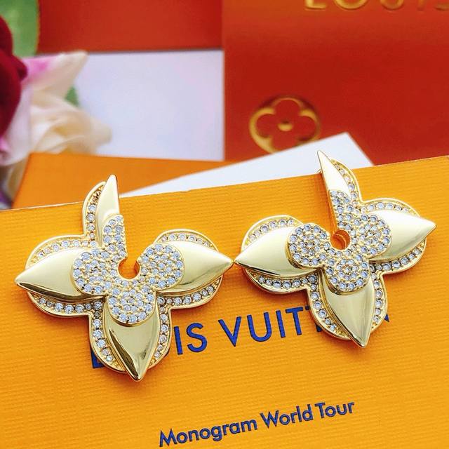 Model No. Led0252 Lv*Latest Model Golden Plum Blossom Stud Earrings With Diamond