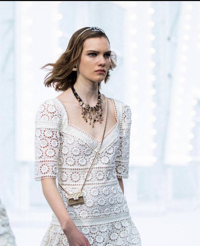 In Stock: Small Chanel Double C Hairband. Zp Replica, Incredibly Beautiful! The