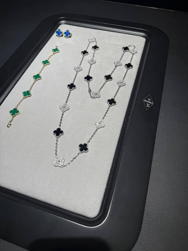 V-Gold Material Vca White Gold With Black Onyx And Diamond 20-Flower Four-Leaf C