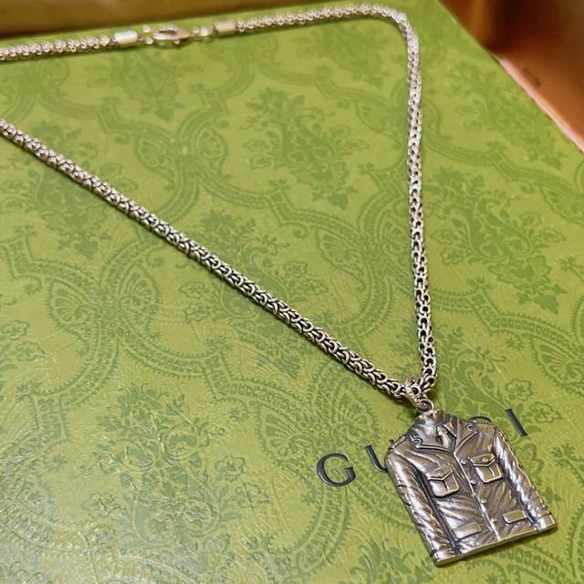 Don't Miss Out! The Must-Have Necklace For Tiktok Influencers. Gucci's Latest Ch