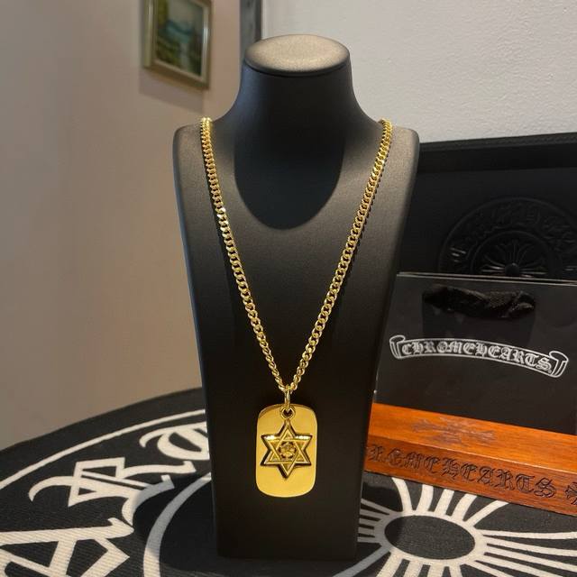 New Arrival, Counter Quality Chrome Hearts Cross Heart Classic Gold-Tone Multi-E