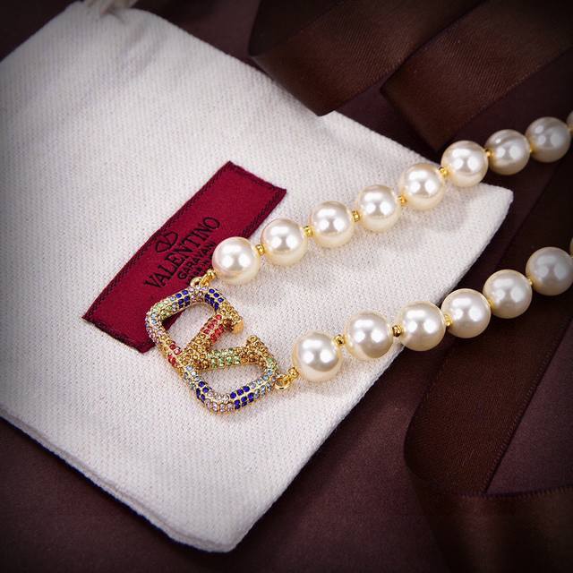 Valentino Pearl Necklace New Arrival Trending Online! Simple And Elegant, Fashio