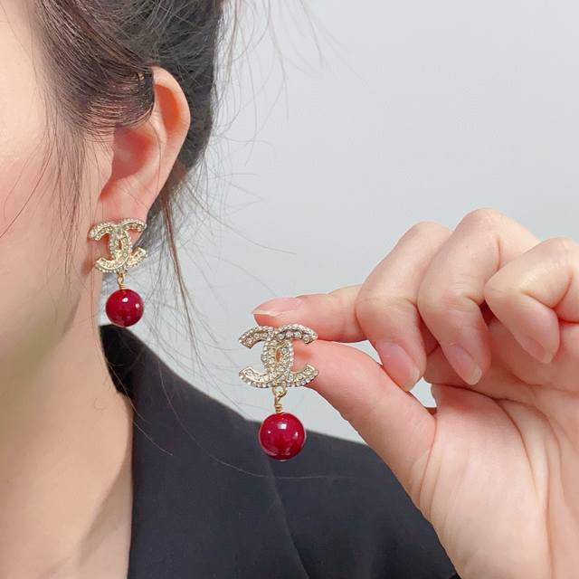 New Arrival High-End Chanel Double C Simple New Year Red Diamond-Studded Red Pea