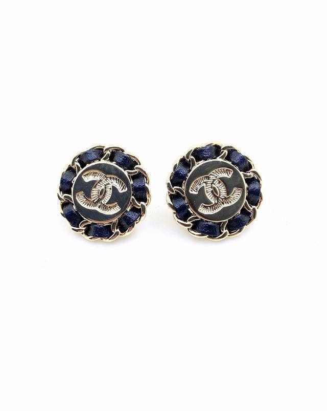 Ch*Nel Latest Style Round Black Leather Ear Studs, Zp Brass Material