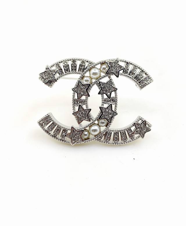 Upgraded Version: Chanel's New Five-Pointed Star Pearl Openwork Diamond-Studded