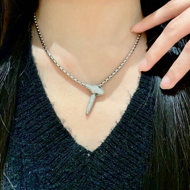 Premium Edition Bvlgari Serpenti Snake Necklace Features An Enchanting Design Th