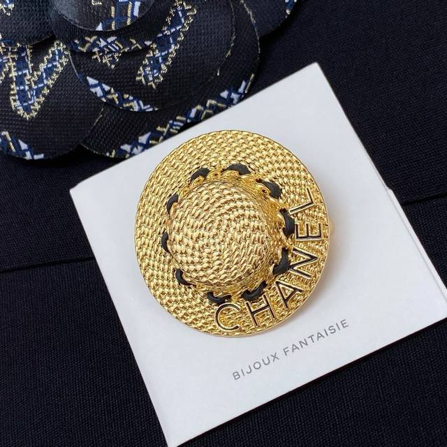 High-Quality Craftsmanship, Details As Shown In The Photo. The Straw Hat Brooch