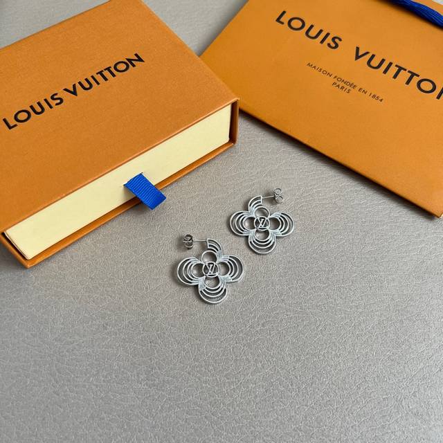Lv Ear Studs Made From The Original Design, Genuine Product! Every Detail Is Com
