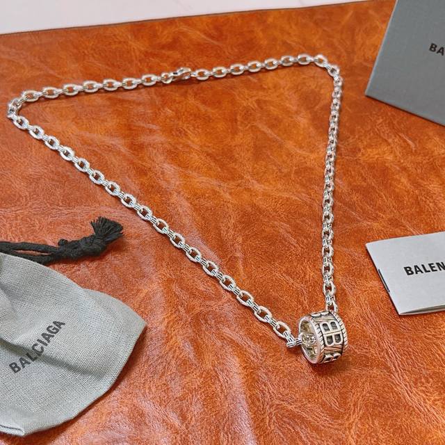 Authentic New Arrival Balenciaga Necklace Balenciaga New Design Necklace Matches