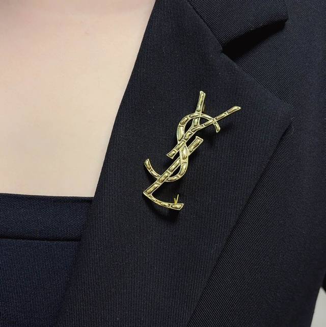 Ysl Saint Laurent Boutique New Arrival Retro Wood Grain Brooch, The Ultimate Acc