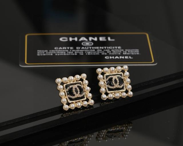 Chanel New Double C Square Pearl Earrings: The Pearls With Rich Color Adorn The