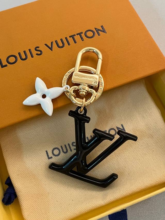 Lv Pop Flower Bag And Keychain Are Perfect For Adding A Signature Touch Of Color