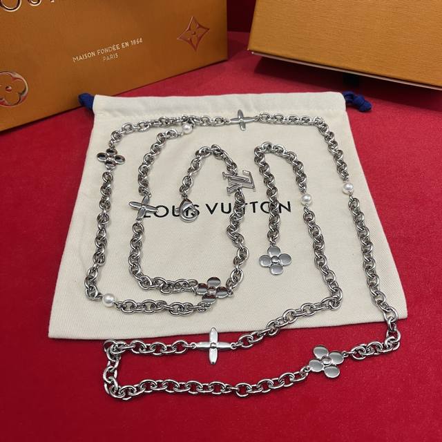 Donkey Family Waist Chain Ultra-Elegant A Delicate Waist Chain Adorned With A Se