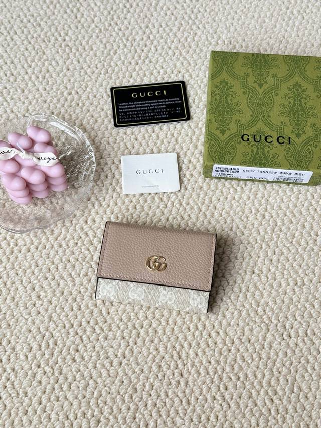 Gucci New Arrival New Mini Foldable Wallet , Handheld Or Bag-Friendly, Card Hold
