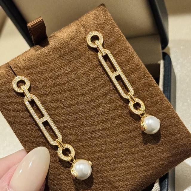 A5190 Trendy New Design Pig Nose Pearl Fringe Ear Studs, High-Quality Sterling S