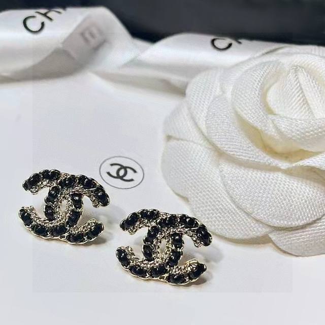 Zp Custom-Made Chanel-Style Swarovski Crystal Leather-Strung Letter Earring Earr