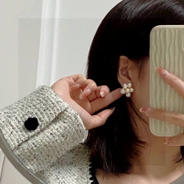 Celine Pearl Stud Earrings Celine Has Become A Trendsetting Element, Continuousl